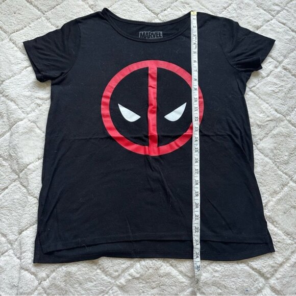 Marvel | Deadpool Face Graphic Short Sleeve Tee | Size Large - Picture 9 of 9